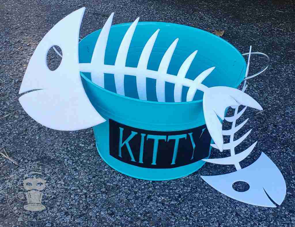 Trunk or Treat Fish in Kitty Dish for Cat Car