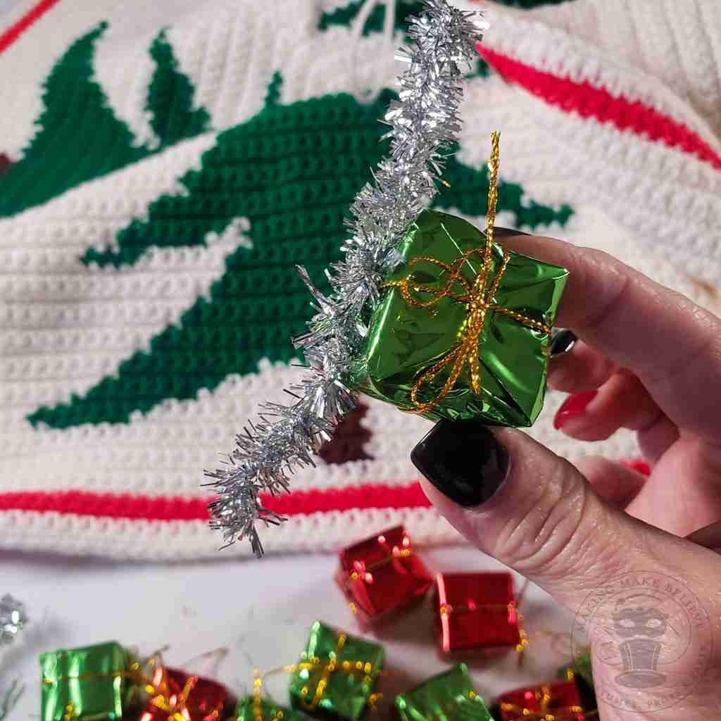 Attach Garland To Package