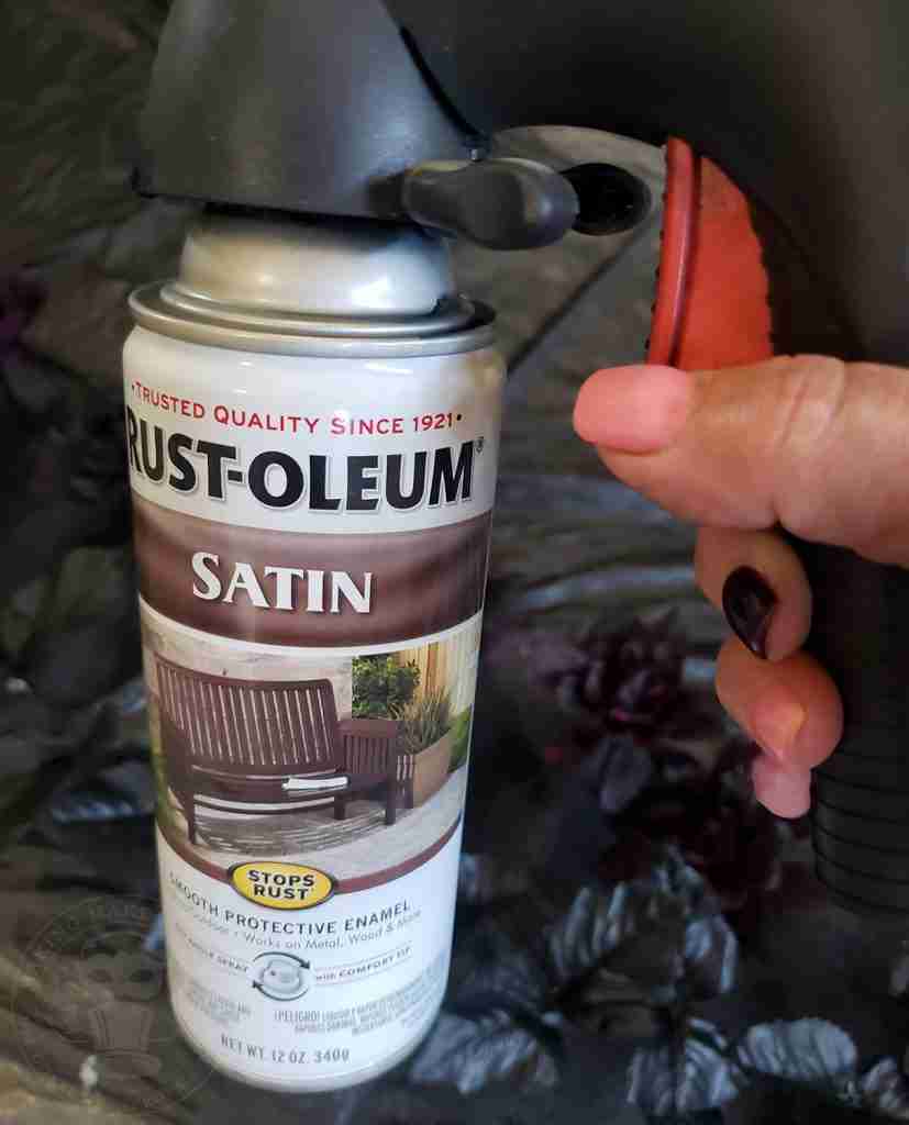 Black Spray Paint for Easy DIY Halloween Wreath