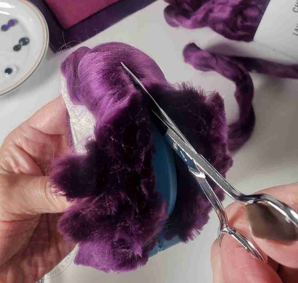 Cut In Groves Of Pom Maker