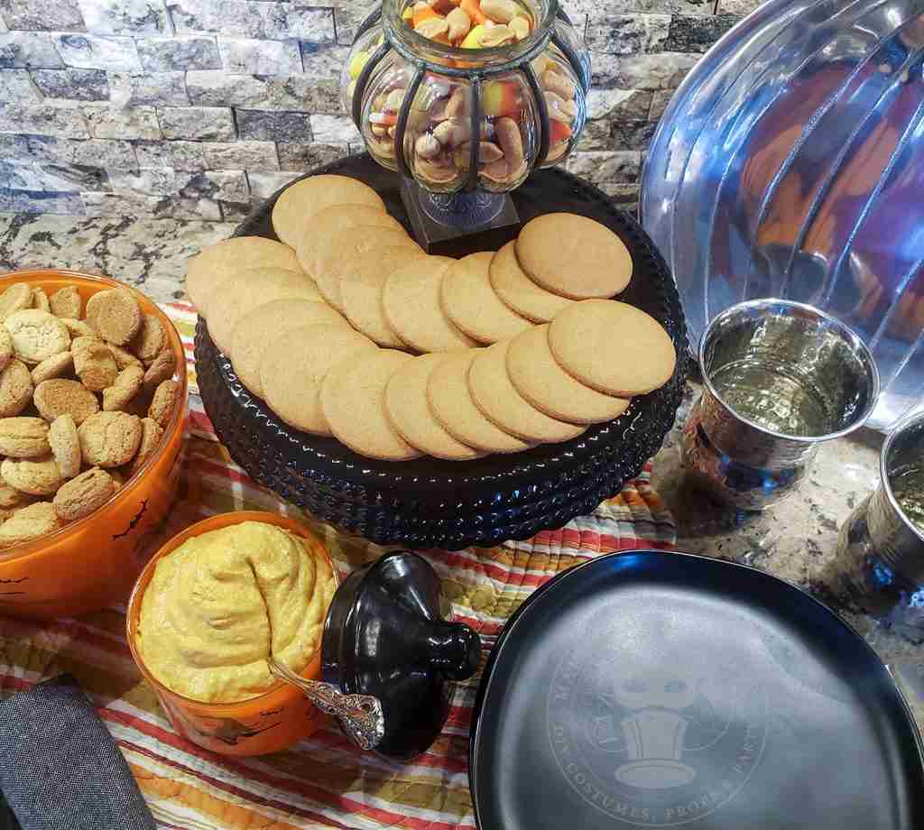 Easy Halloween Dip - Pumpkin Cheesecake Dip