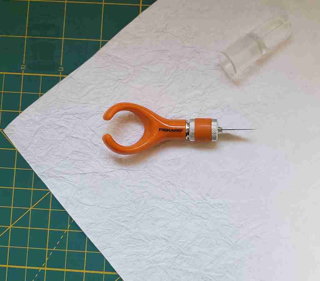 Best Crafting Tools - Fiskars Finger Loop Detail Knife