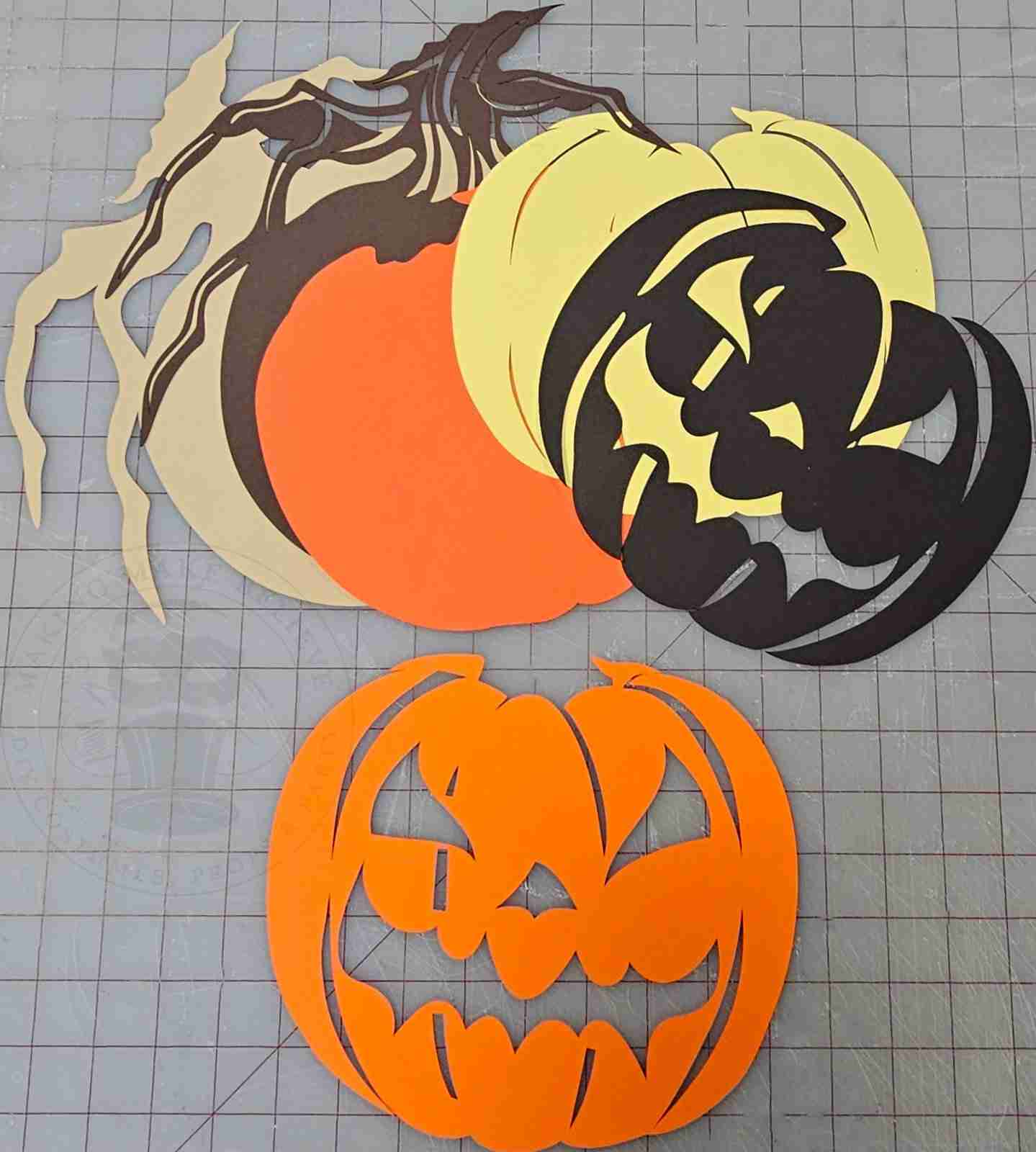 Make A Spooky Jack O'Lantern Halloween Decoration - Easy Paper Pumpkin ...