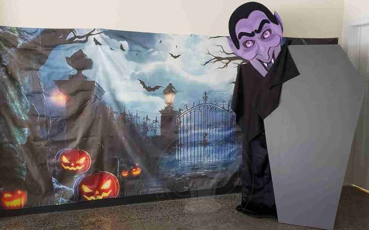 Oversize Halloween Dracula Vampire Prop Display