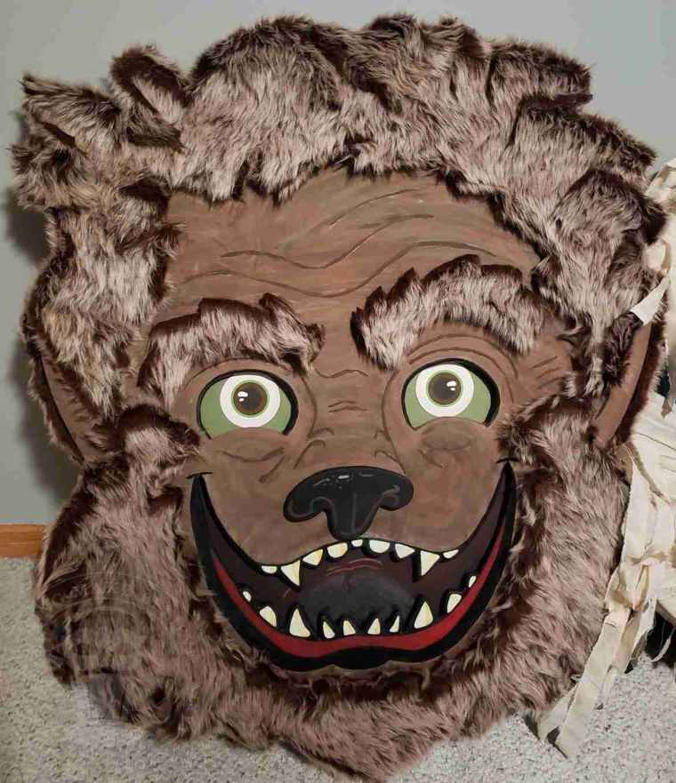 Oversize Halloween Werewolf Prop Display