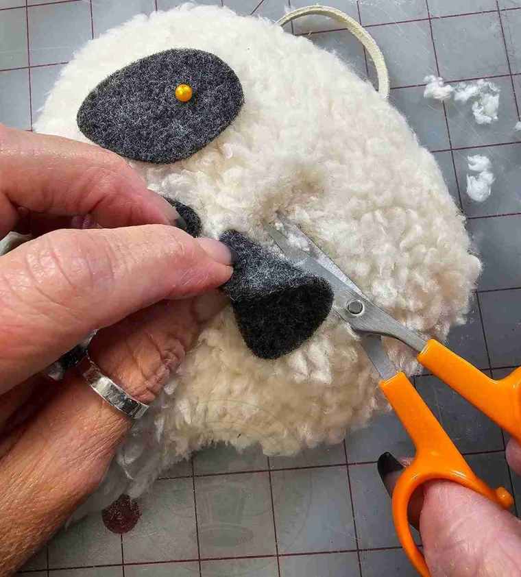 Trim Sherpa Fabric Behind Features