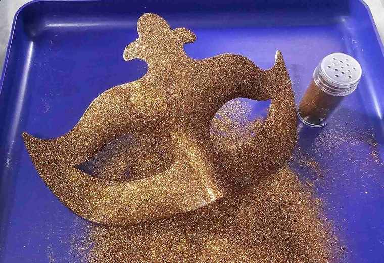 Add Glitter To NYE Mask