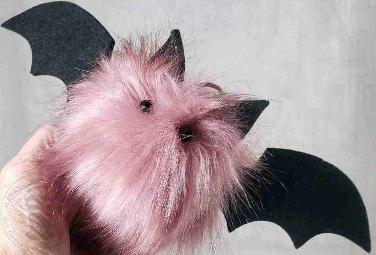 DIY Halloween Pom Pom Bat