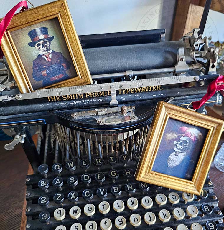 Halloween Royal Portrait Skeleton Ornaments
