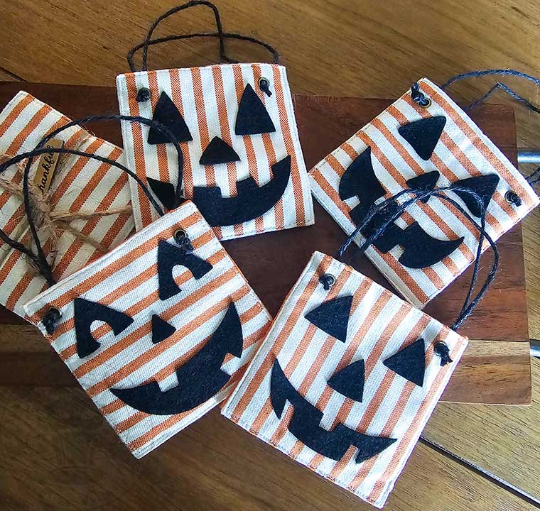 Bite size Halloween boo bags