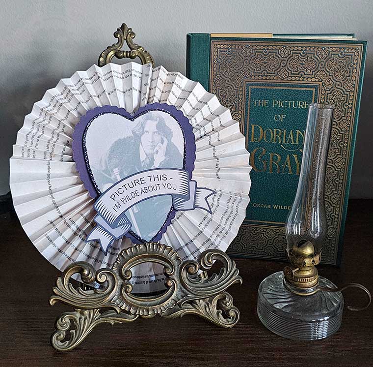 Wilde Horror Novel Valentine Decor
