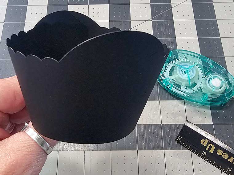 Assembled cupcake wrapper