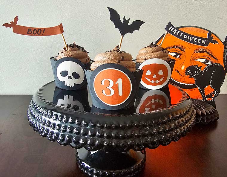 DIY Halloween cupcake wrappers and picks