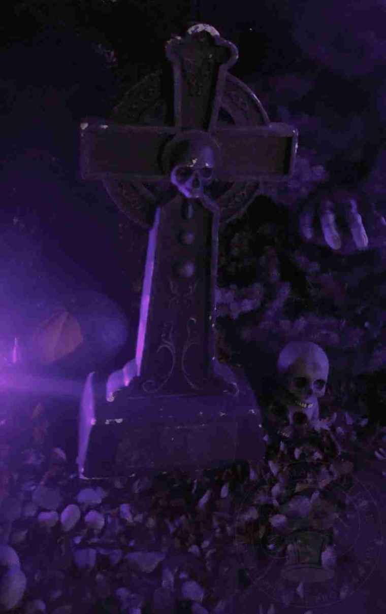 Tombstone with skull stack
