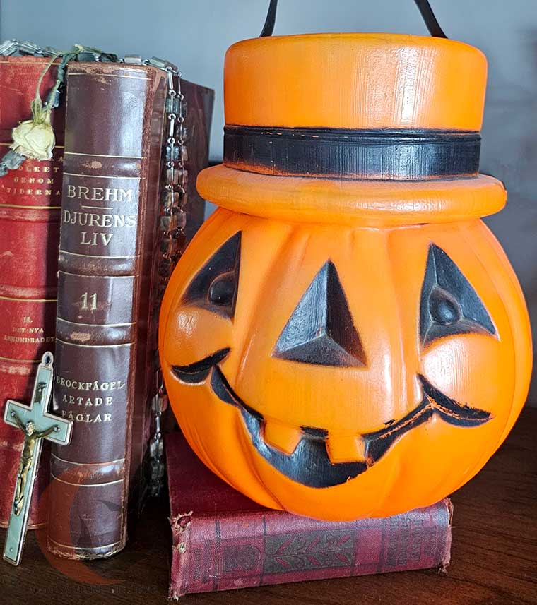 Vintage pumpkin pail