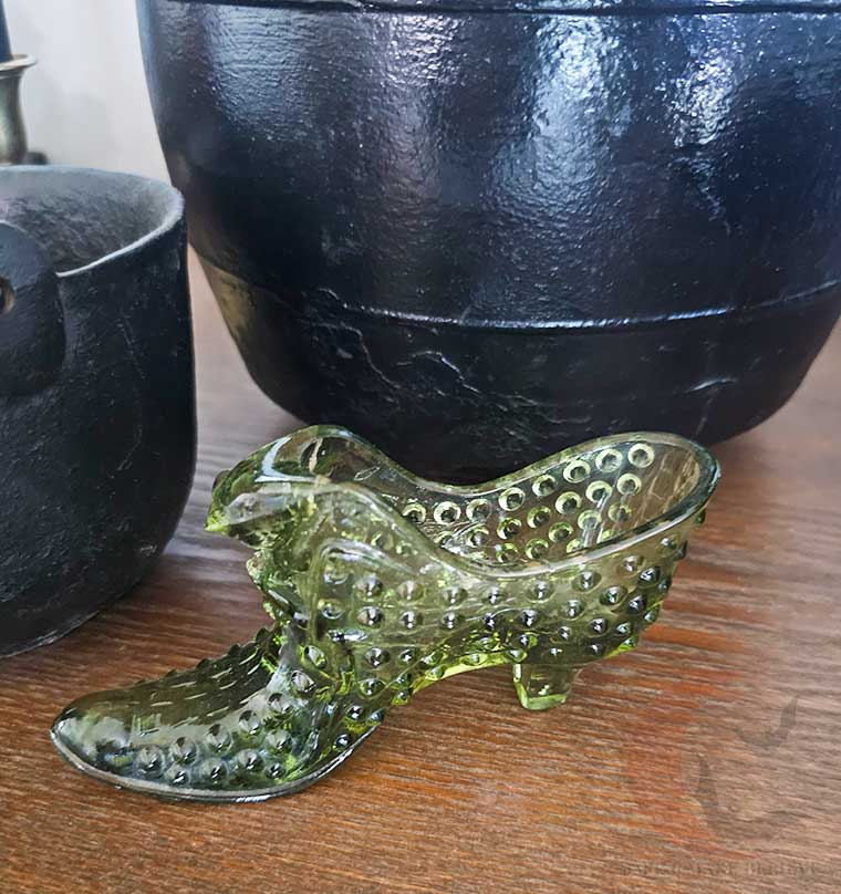 Fenton glass cat head boot