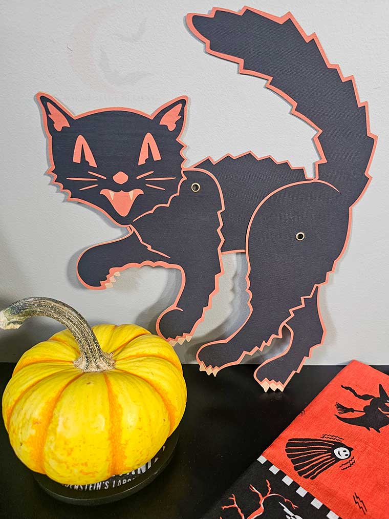 Vintage-Inspired Jointed Scaredy Cat