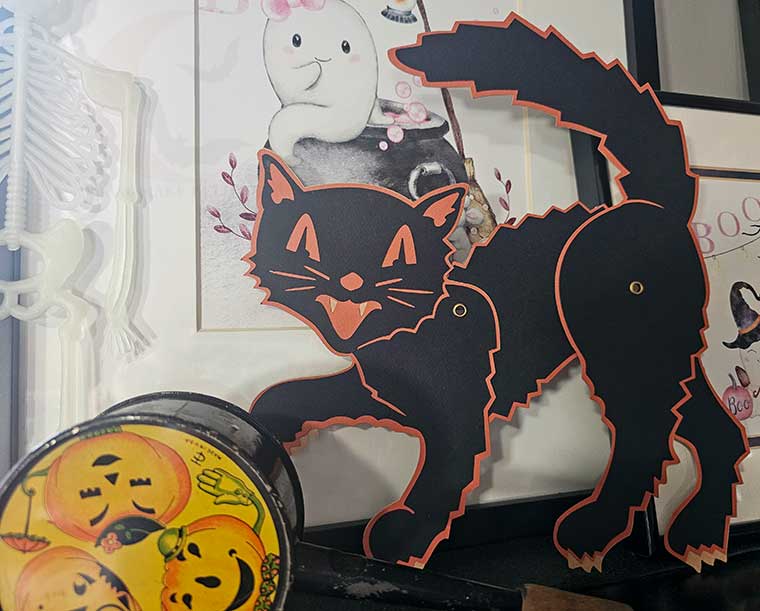Vintage Inspired Jointed Scaredy Cat