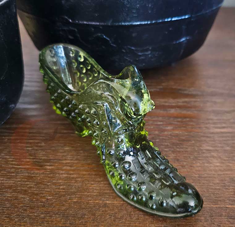 Fenton glass cat head boot